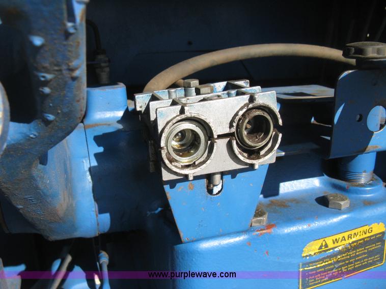 image for item H4368 Ford TW-10 tractor