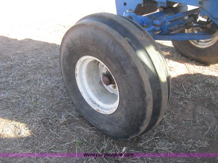 image for item H4368 Ford TW-10 tractor