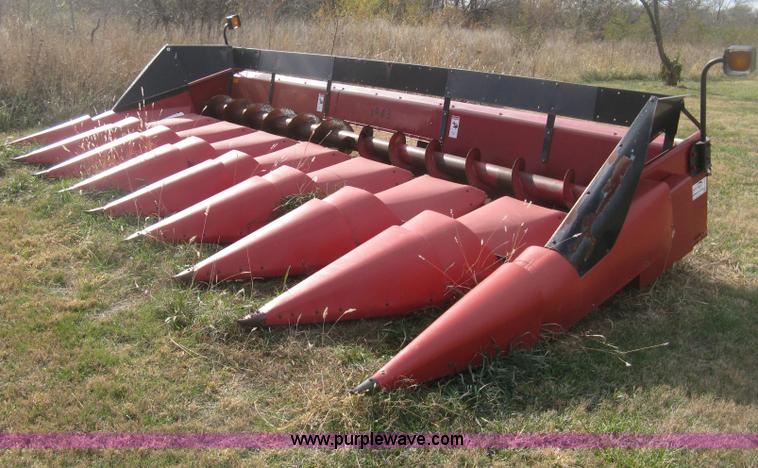 image for item H4371 1999 Case 1083 eight row corn head