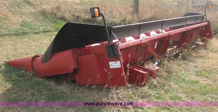 image for item H4371 1999 Case 1083 eight row corn head