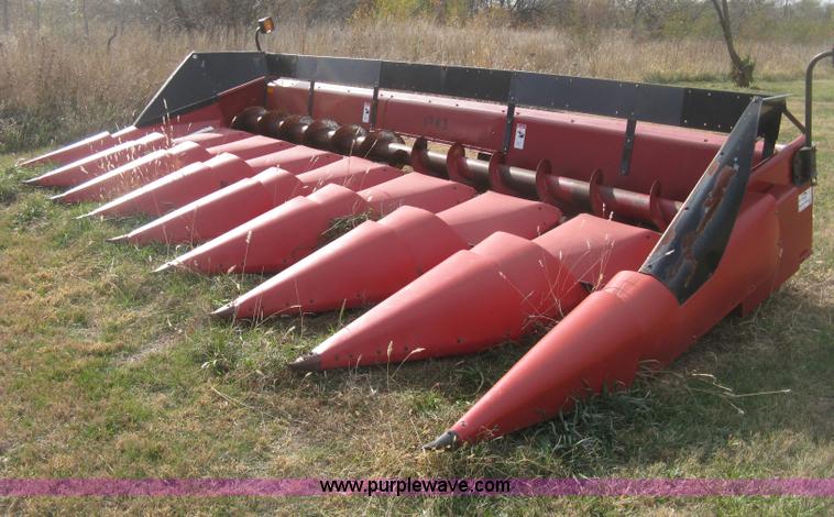 image for item H4371 1999 Case 1083 eight row corn head
