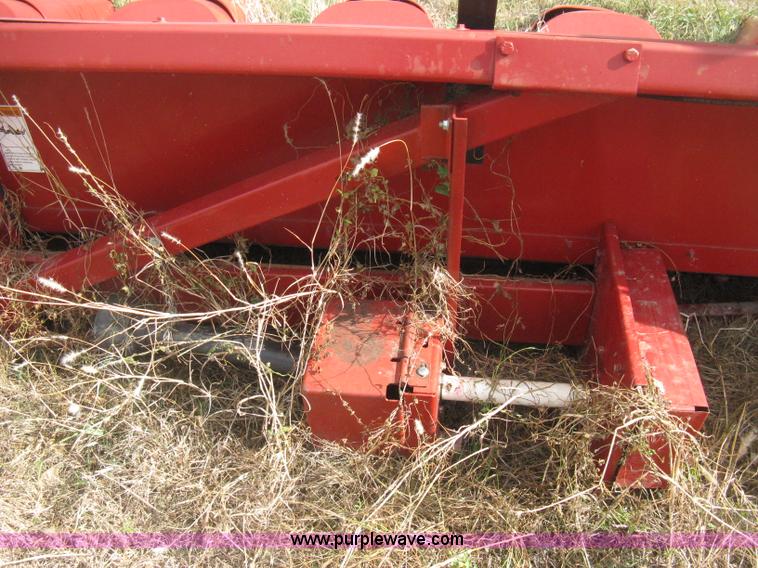image for item H4371 1999 Case 1083 eight row corn head