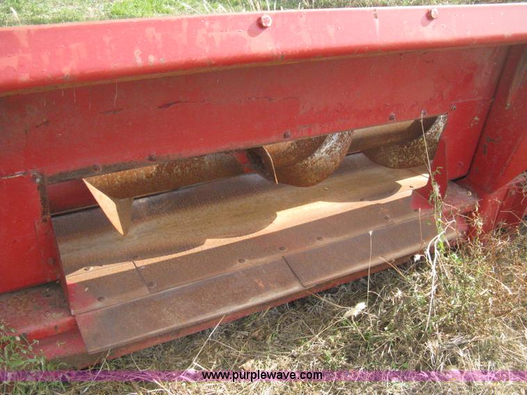 image for item H4371 1999 Case 1083 eight row corn head