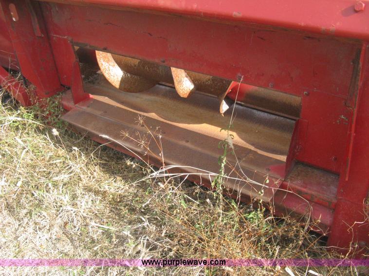 image for item H4371 1999 Case 1083 eight row corn head