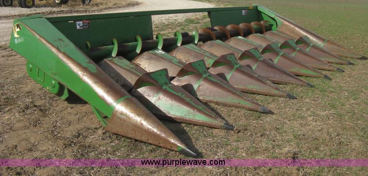 image for item H4372 John Deere 843 eight row corn head
