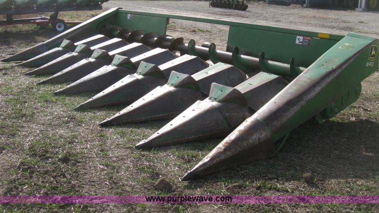 image for item H4372 John Deere 843 eight row corn head