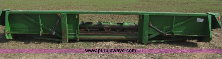 image for item H4372 John Deere 843 eight row corn head