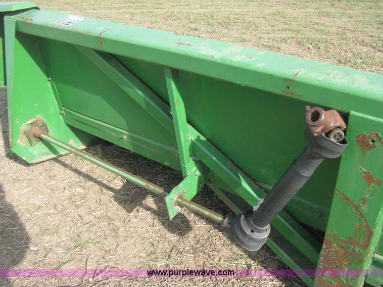 image for item H4372 John Deere 843 eight row corn head
