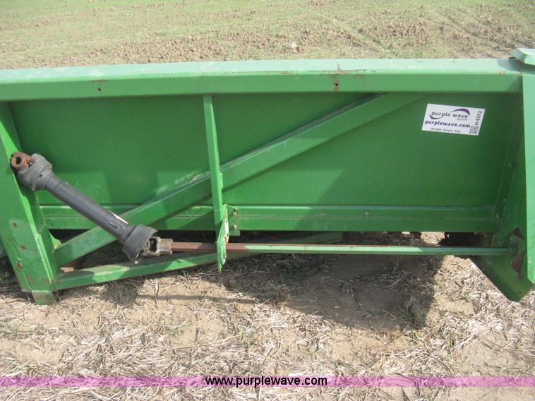 image for item H4372 John Deere 843 eight row corn head