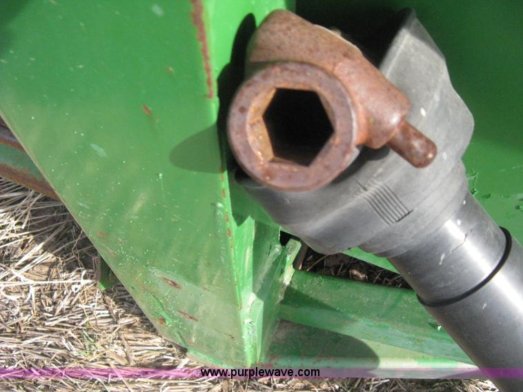 image for item H4372 John Deere 843 eight row corn head