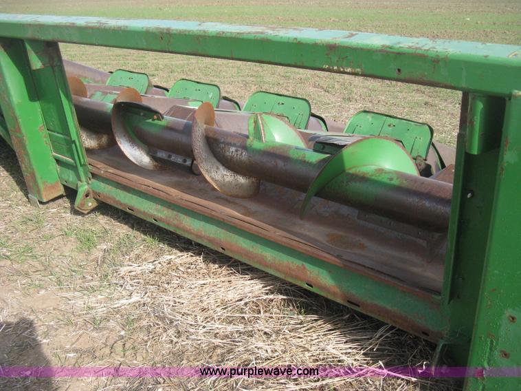 image for item H4372 John Deere 843 eight row corn head