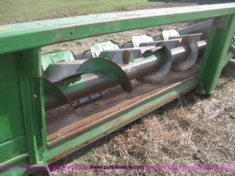 image for item H4372 John Deere 843 eight row corn head