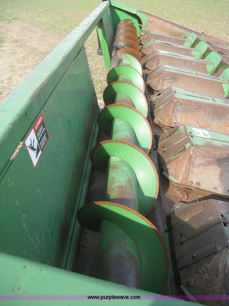 image for item H4372 John Deere 843 eight row corn head