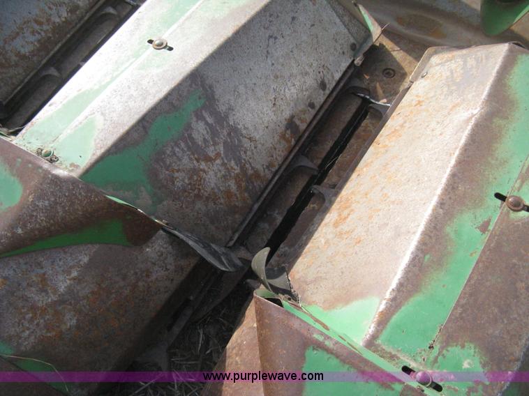 image for item H4372 John Deere 843 eight row corn head
