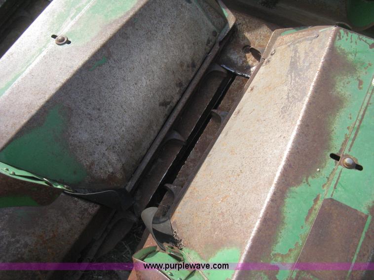 image for item H4372 John Deere 843 eight row corn head