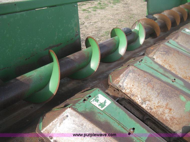 image for item H4372 John Deere 843 eight row corn head