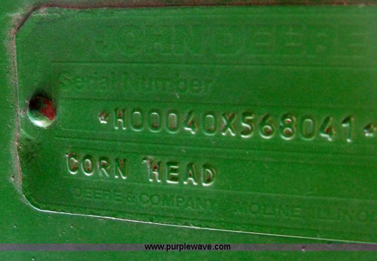 image for item H4372 John Deere 843 eight row corn head