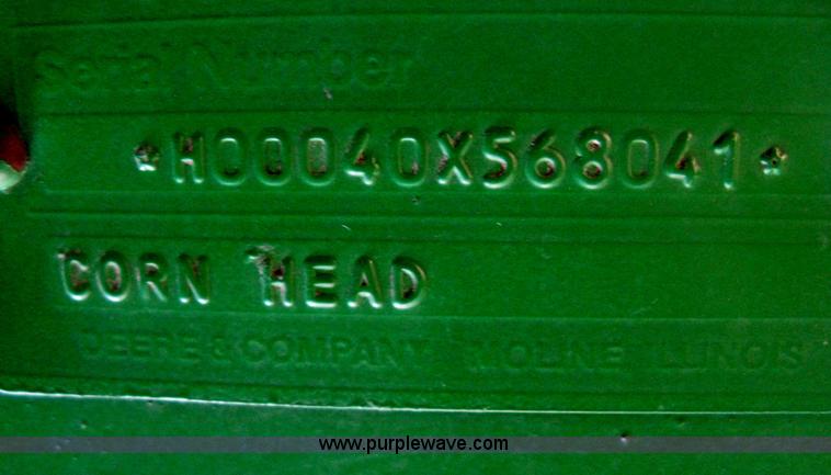 image for item H4372 John Deere 843 eight row corn head