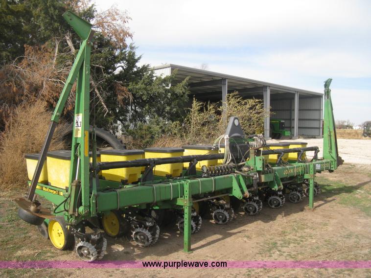 image for item H4374 1990 John Deere 7300 eight row planter