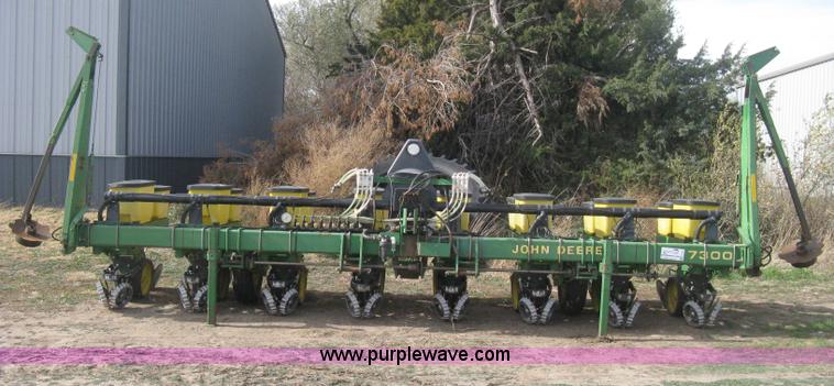 image for item H4374 1990 John Deere 7300 eight row planter