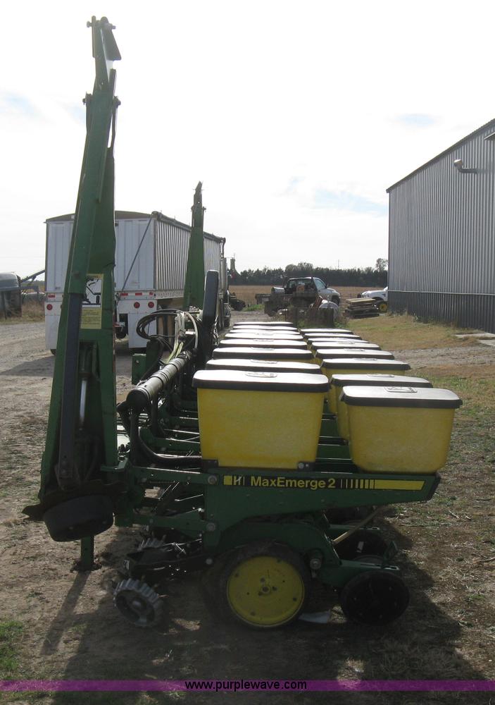image for item H4374 1990 John Deere 7300 eight row planter