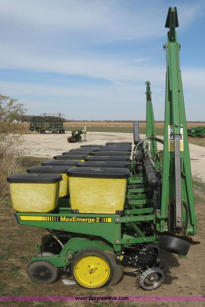 image for item H4374 1990 John Deere 7300 eight row planter