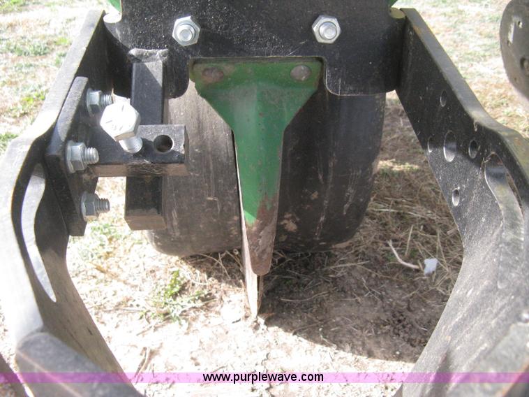 image for item H4374 1990 John Deere 7300 eight row planter