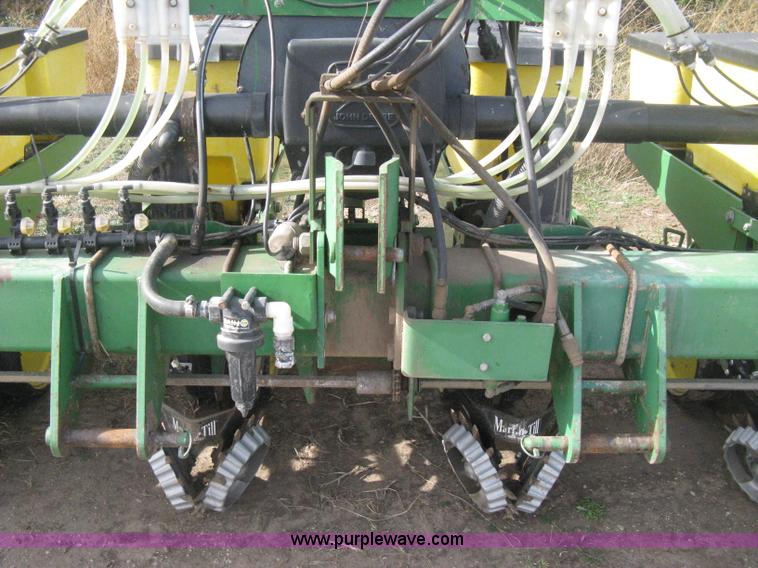 image for item H4374 1990 John Deere 7300 eight row planter