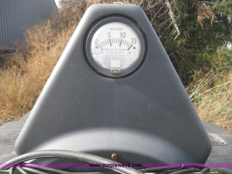 image for item H4374 1990 John Deere 7300 eight row planter