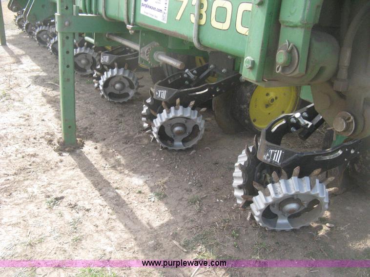 image for item H4374 1990 John Deere 7300 eight row planter