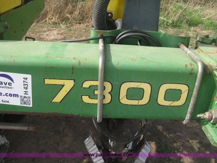 image for item H4374 1990 John Deere 7300 eight row planter