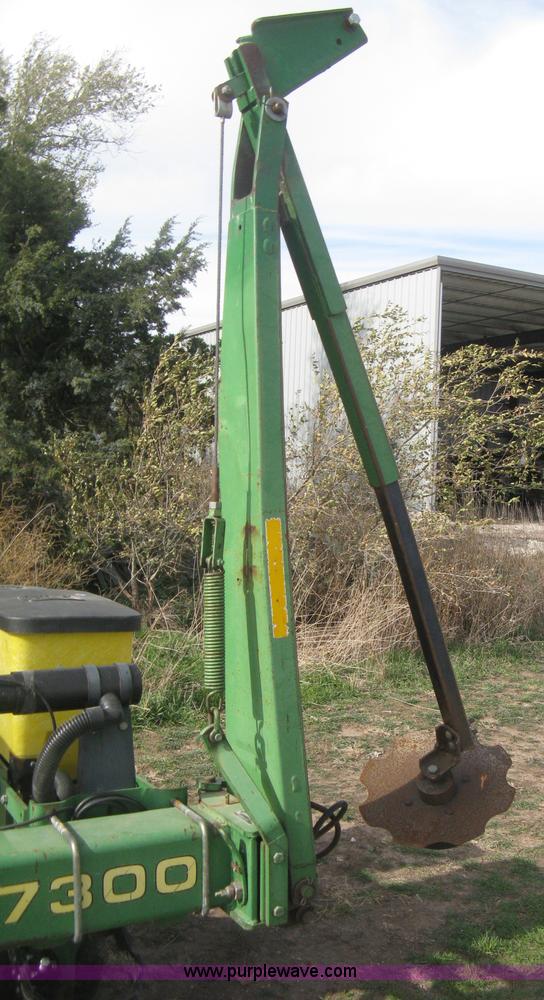 image for item H4374 1990 John Deere 7300 eight row planter