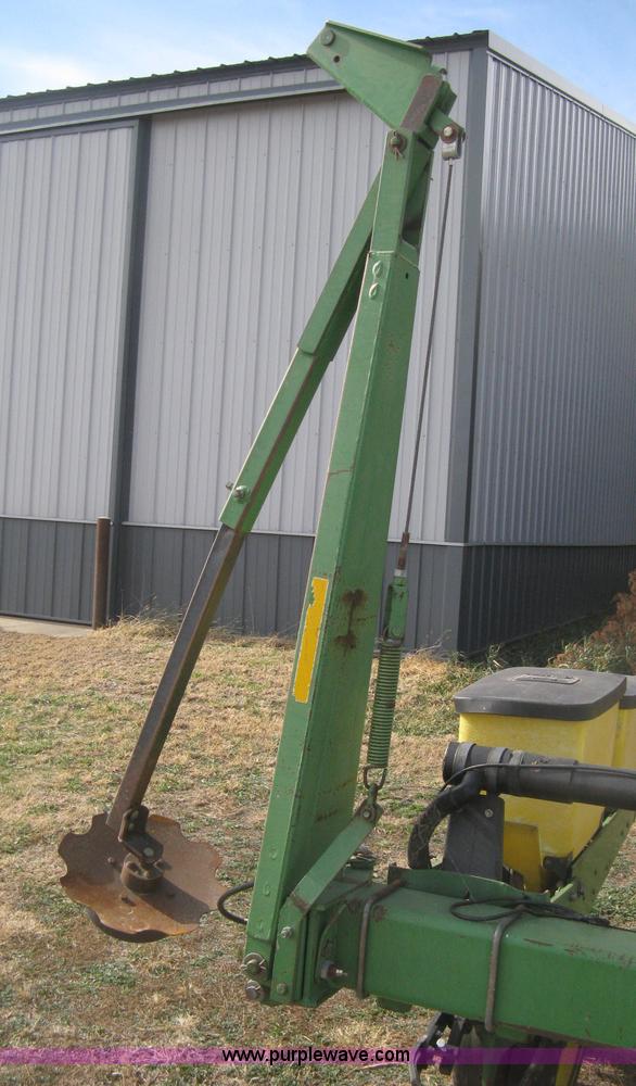 image for item H4374 1990 John Deere 7300 eight row planter