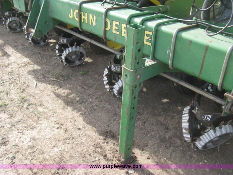 image for item H4374 1990 John Deere 7300 eight row planter