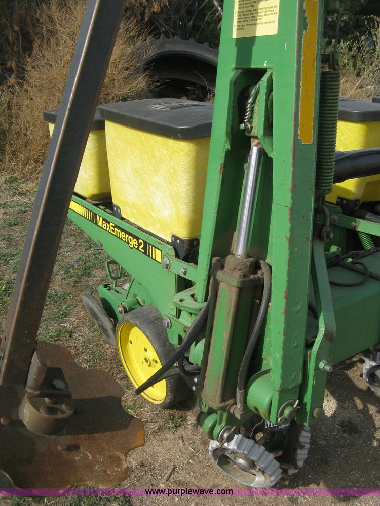 image for item H4374 1990 John Deere 7300 eight row planter