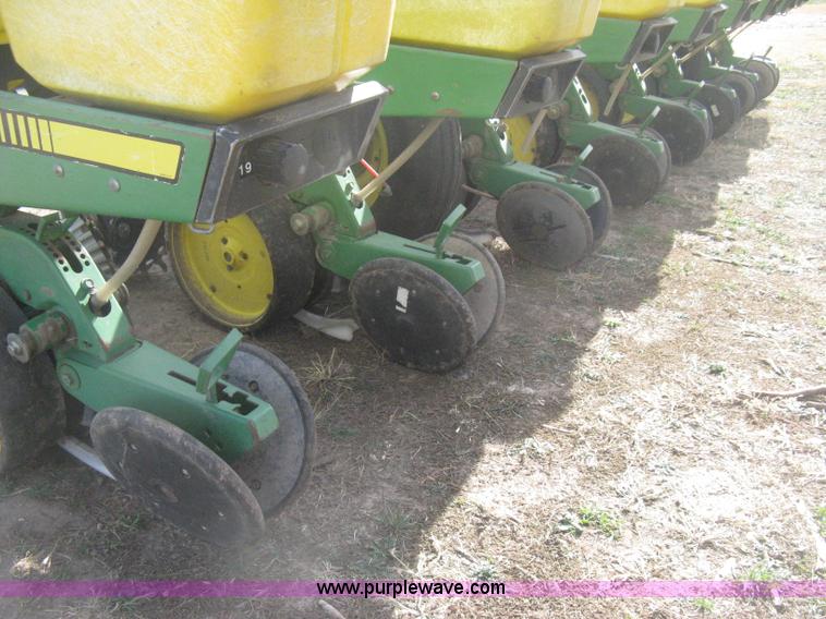 image for item H4374 1990 John Deere 7300 eight row planter