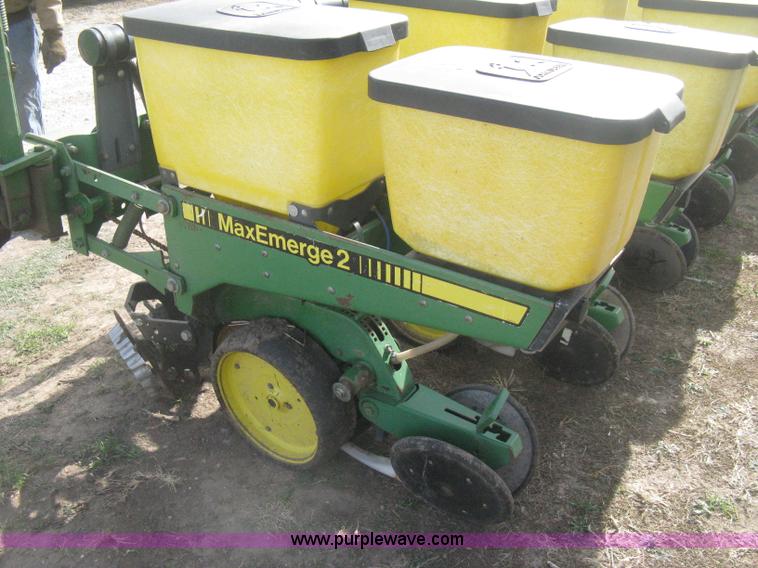 image for item H4374 1990 John Deere 7300 eight row planter