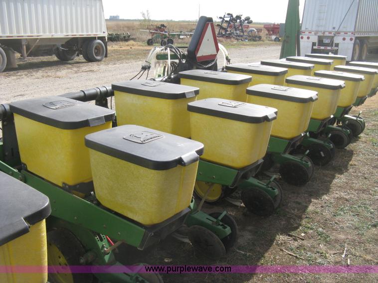 image for item H4374 1990 John Deere 7300 eight row planter