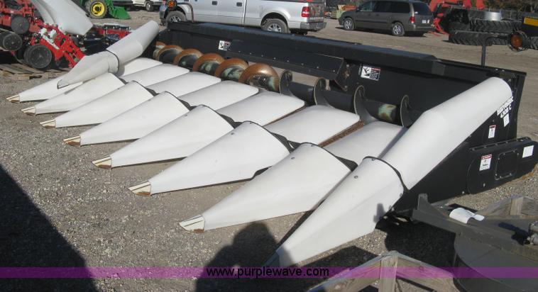 image for item H4383 2005 Harvestec 4308C eight row corn head