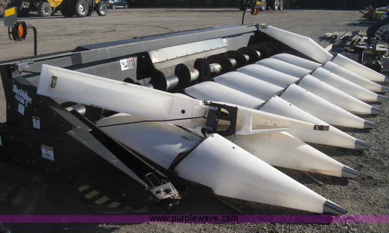 image for item H4383 2005 Harvestec 4308C eight row corn head