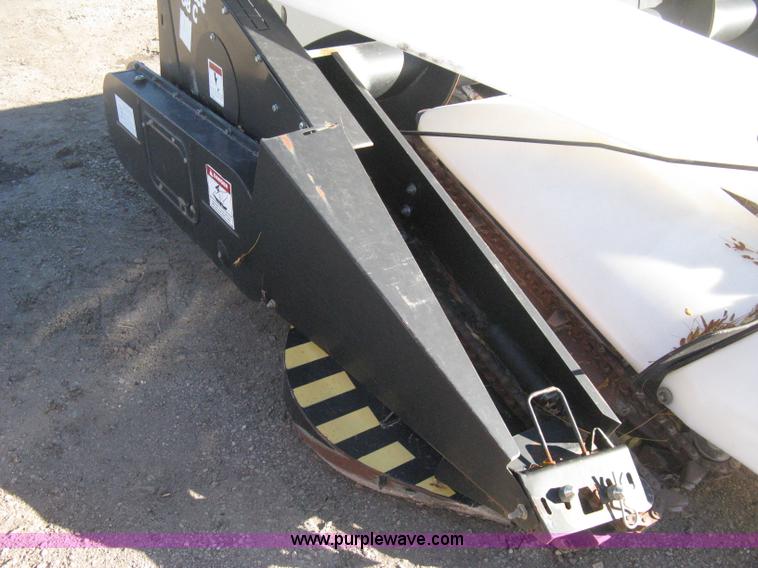 image for item H4383 2005 Harvestec 4308C eight row corn head