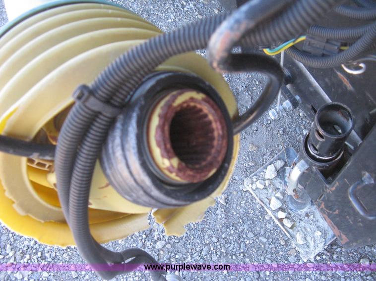 image for item H4383 2005 Harvestec 4308C eight row corn head