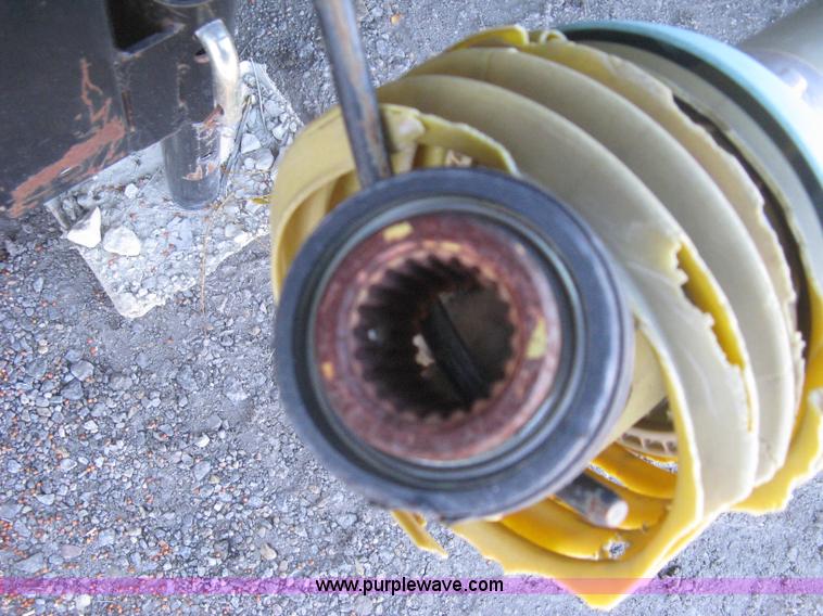 image for item H4383 2005 Harvestec 4308C eight row corn head