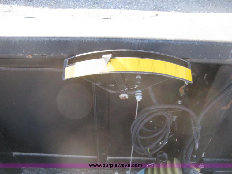 image for item H4383 2005 Harvestec 4308C eight row corn head