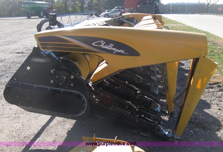 image for item H4394 2005 Challenger CH1230 12 row corn head