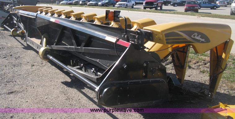 image for item H4394 2005 Challenger CH1230 12 row corn head