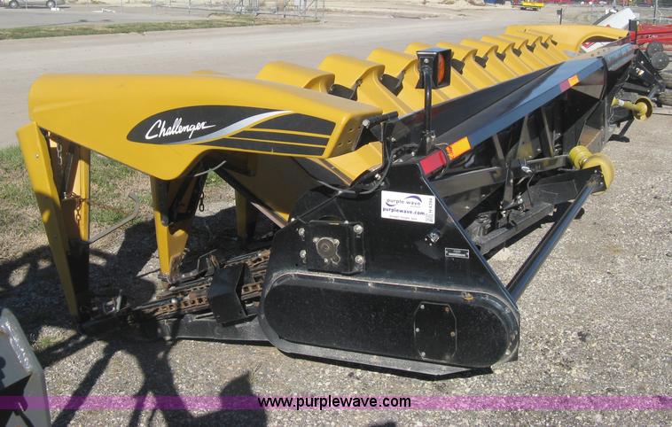 image for item H4394 2005 Challenger CH1230 12 row corn head