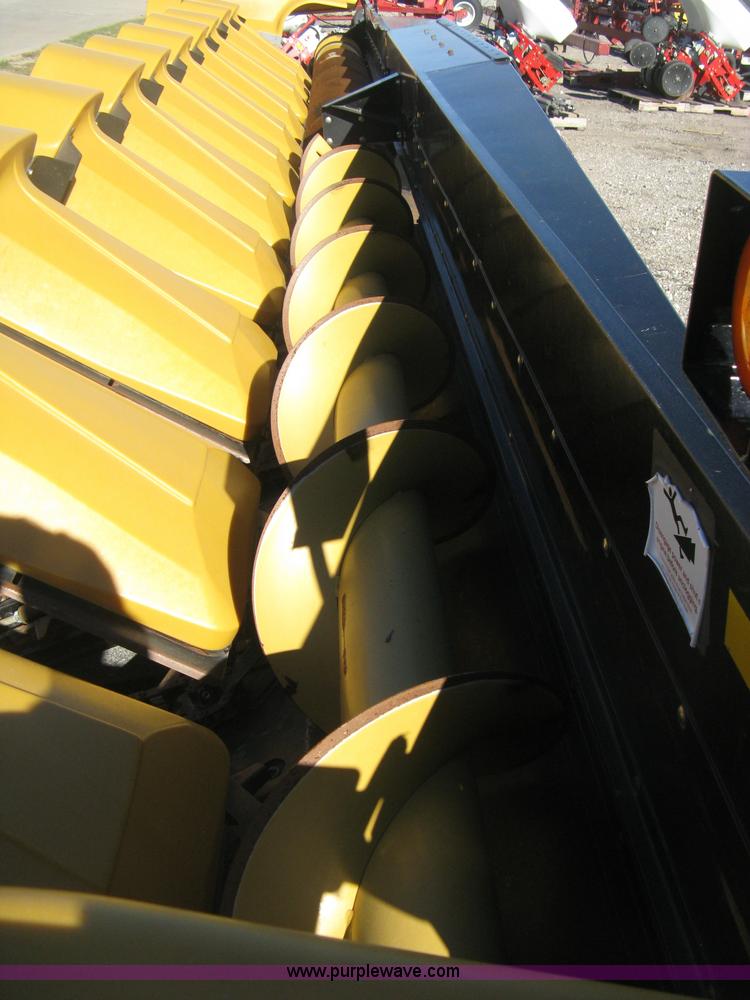 image for item H4394 2005 Challenger CH1230 12 row corn head