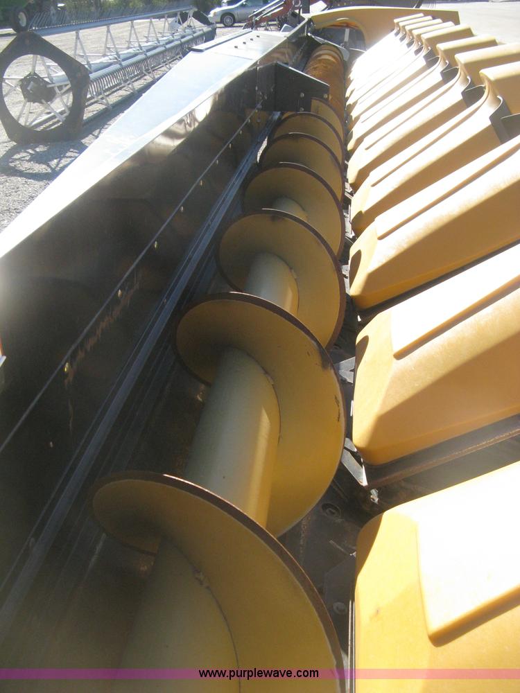 image for item H4394 2005 Challenger CH1230 12 row corn head