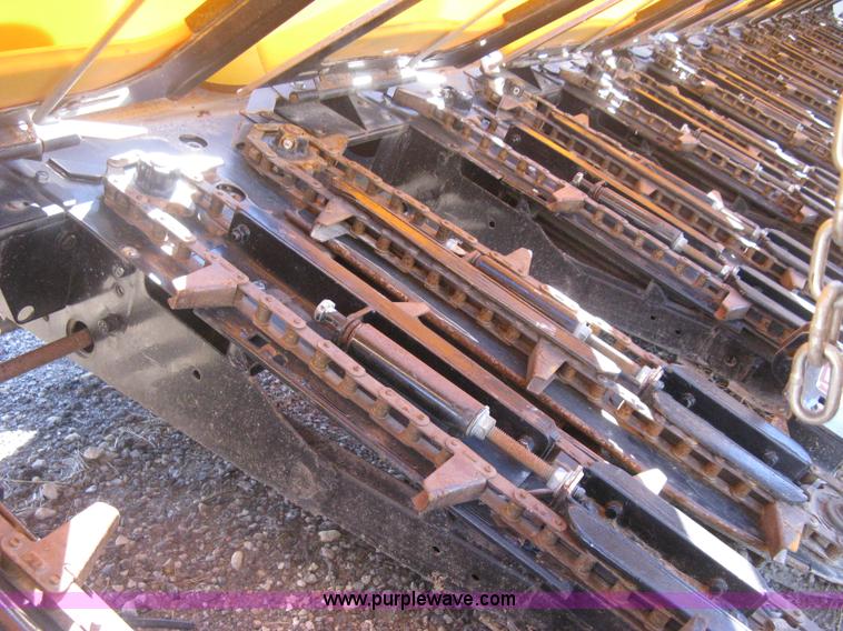 image for item H4394 2005 Challenger CH1230 12 row corn head